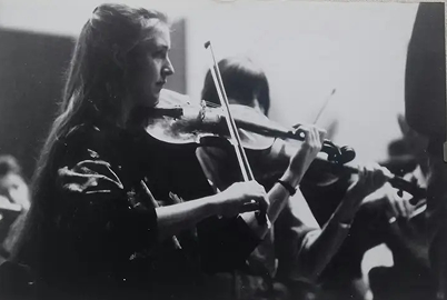 Alicia playing violin