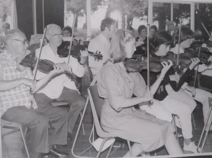 Alicia playing violin